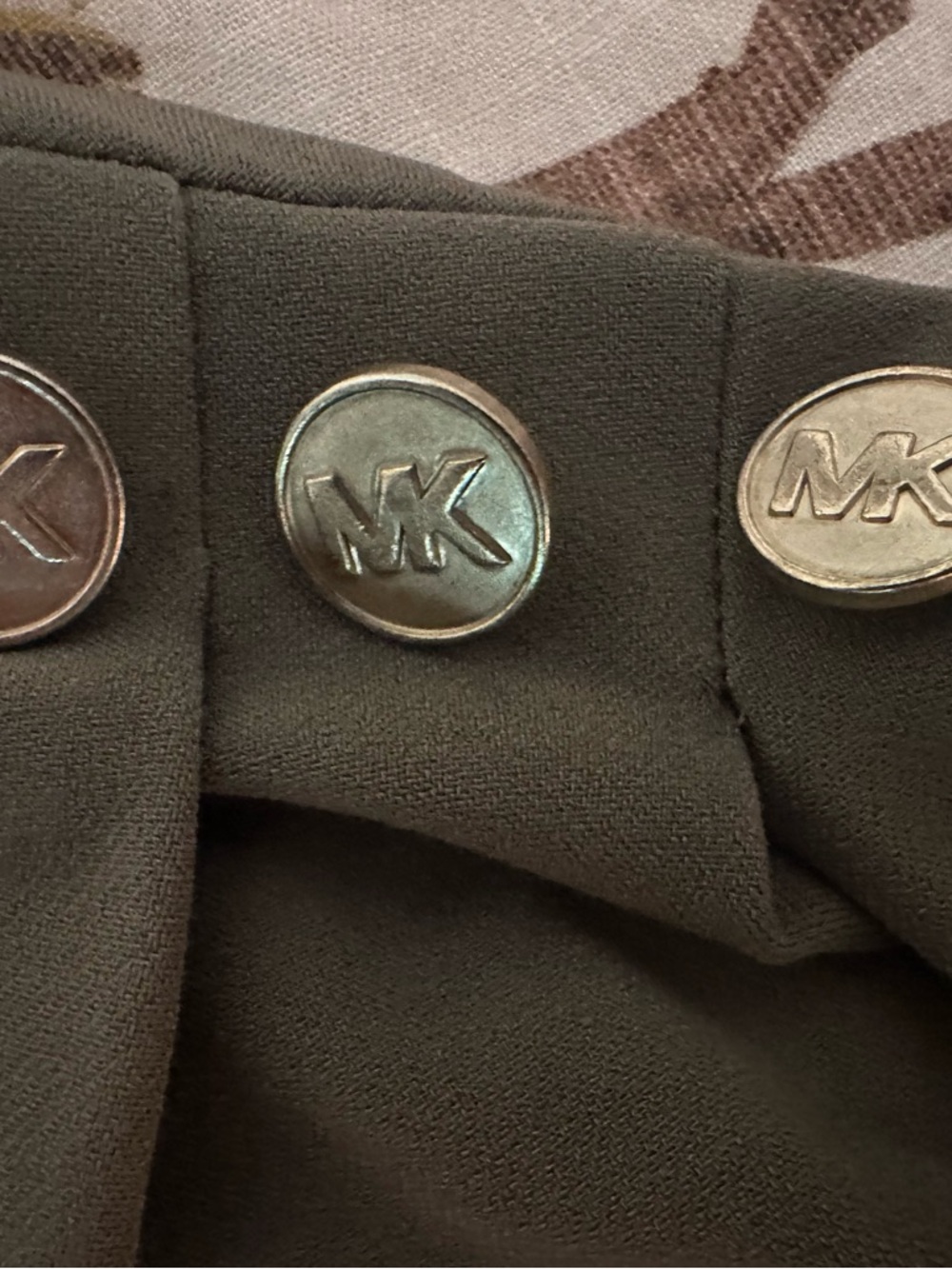 Michael Kors Draped Cowl Neck Long-Sleeve Top - Olive Size L - Picture 4 of 6